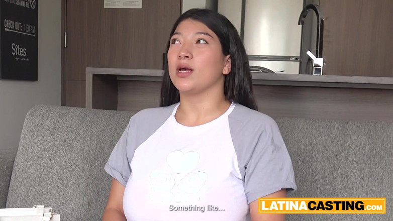 Latina Casting: आप नौकरी के लिए बहुत बड़े हैं, जब तक आप मुझे लंड चुसाई नहीं देते