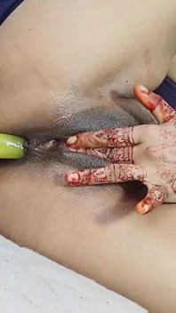 Desi stiefschweder analdildo in sexy strümpfen