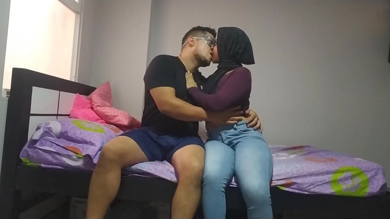 1lindapareja: Greedy Arab Seduces Her Big Cock Latin Stepbrother