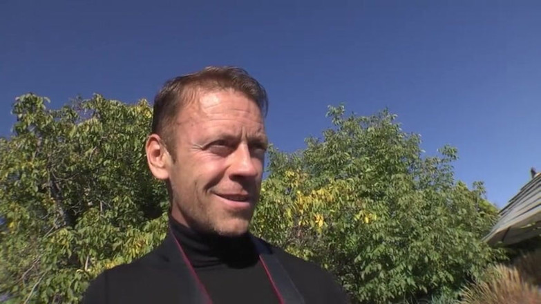 Rocco Siffredi porn: Neuvěřitelné blonďaté děvky dostávají venku ošukané zadky