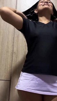 Stiefzus vraagt om de gunst dat ze haar oefeningen opneemt voor Tiktok en ze eindigen in iets anders