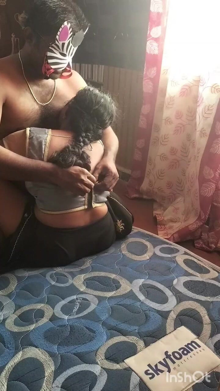 Funny couple porn studio: 妻運指夫弄宣教師と後背位