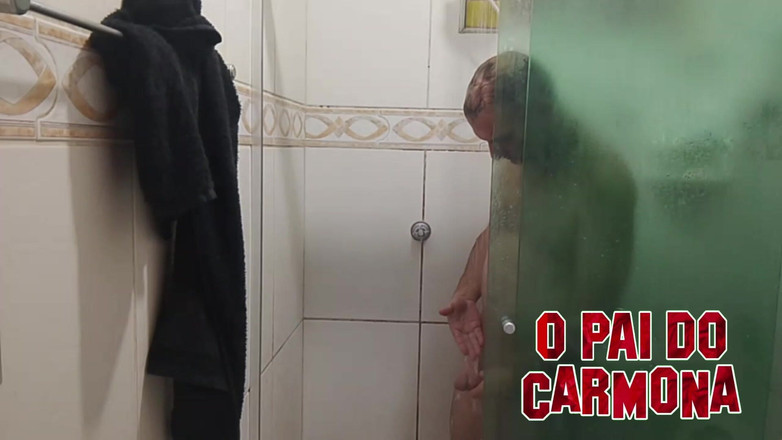 Carmona's father: ¿Vendrás a ducharte conmigo?