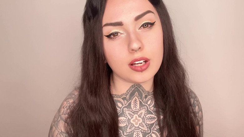 Miss Valentina: Je t’enferme dans une cage de chasteté