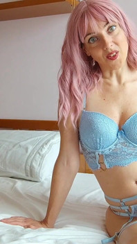 Femdom bi cuckold: dia tahu kamu gay