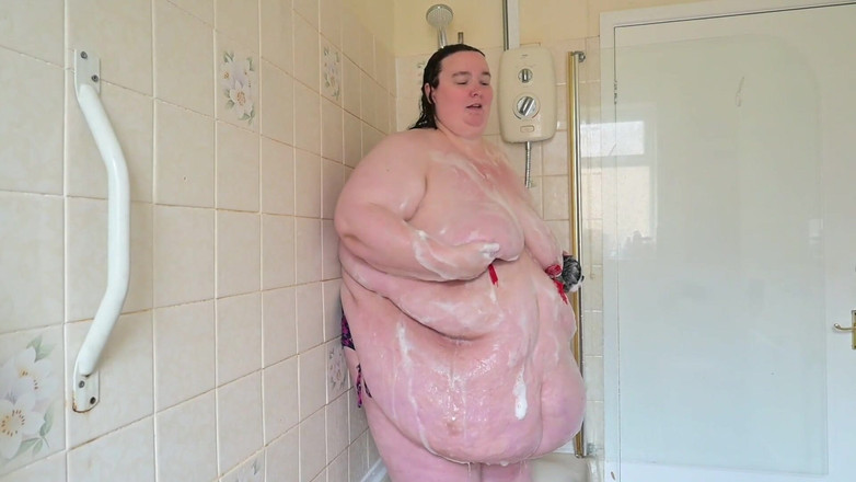 SSBBWLadyBrads: Gorda diosa del vientre en la ducha de las tasas