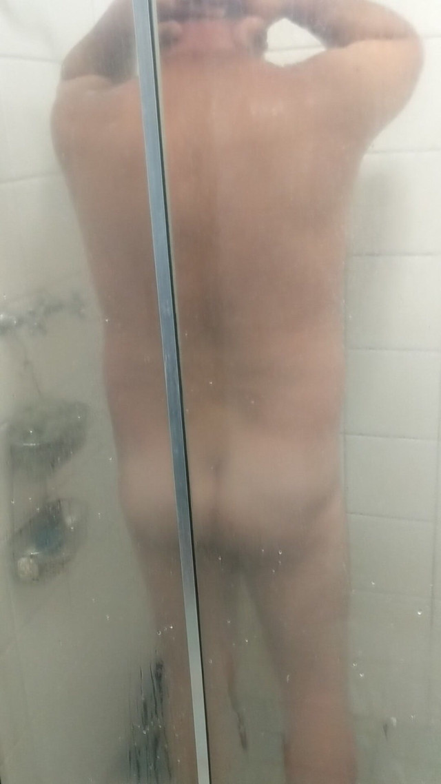 Horny Man Showering (Clam rubber) Horny Man Showering (Clam rubber)