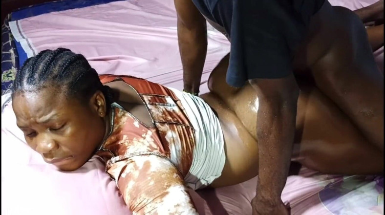 Bangweather: Early Morning Digging Her Mellon Ass