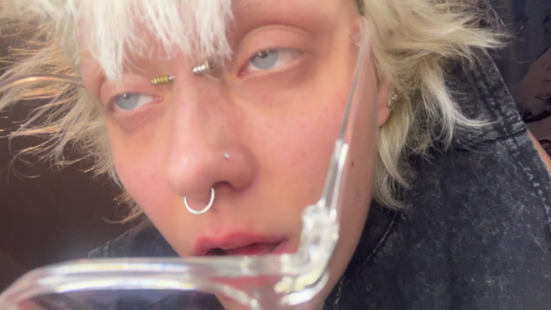 Glitterqueen1999: En snabb brottningsmatch med en liten mans jätteinna