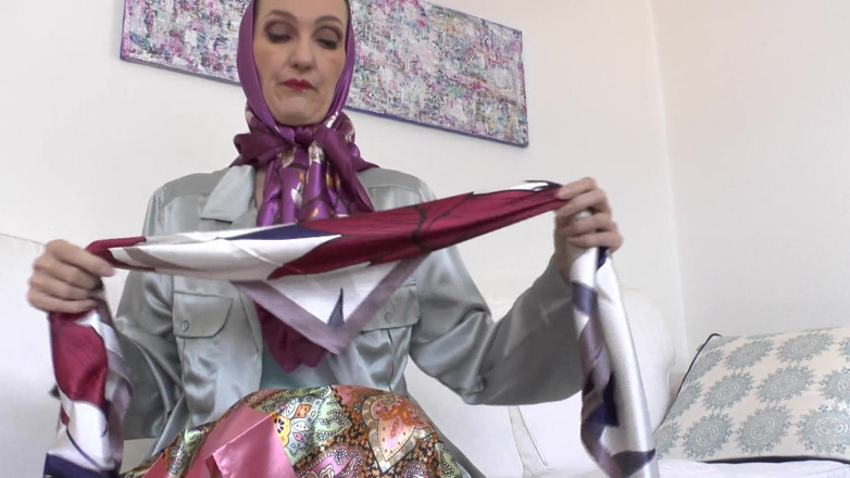 Lady Victoria Valente: Stepaunt's New Satin Scarves Turn You on! Lady Victoria Valente