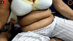 DeepReenu123: Žhavý sex desi indické Bhabhi, Bhabhi si vzala vodu do...