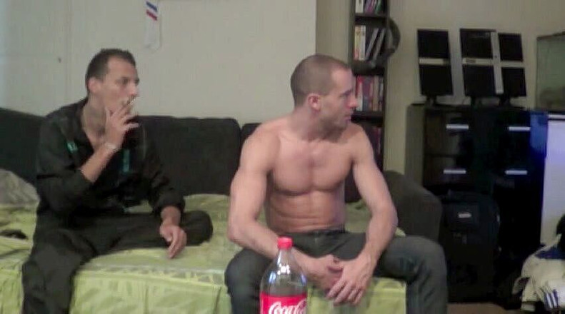 Sneaker gay: Foda direta com um gay em meias