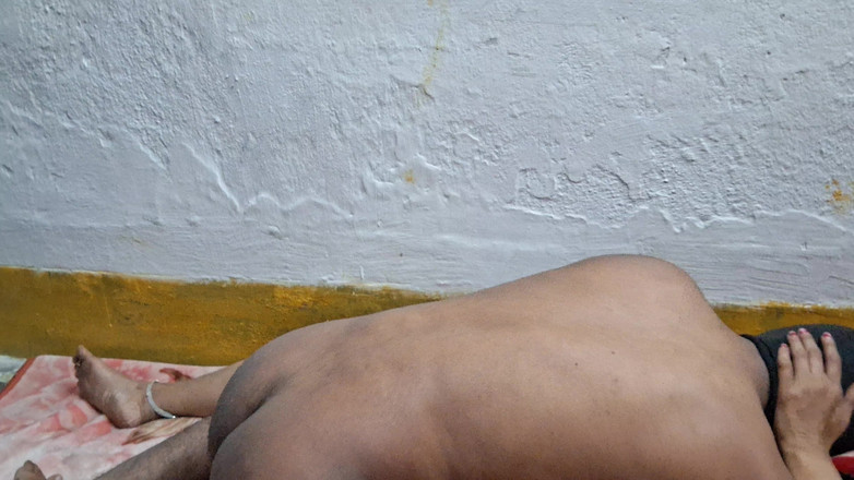 Busty Banuu: İri göğüslü azgın üvey kız kardeş üvey erkek kardeşi tarafından sikiliyor