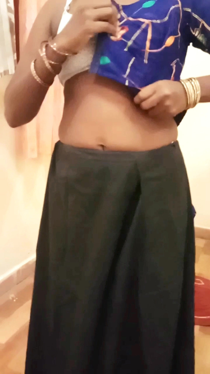 RenuRaj: Pertunjukan webamil renu si istri hot india dengan kain sosis...