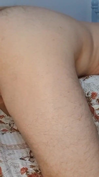 Herrin badkittyb fickt ehemann mit großem dildo, während er seine gefesselten blauen eier quetscht