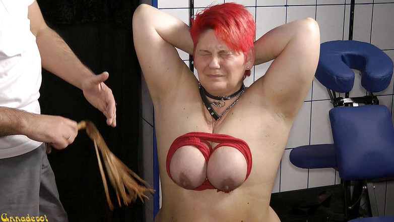 Anna Devot: Annadevot - grandes tetas atadas y azotadas