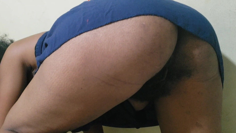 Lovemina: Seksowna gorąca laska zdejmuje swoje stroje, aby podniecić cię w...