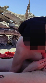 Riskabelt avsugning på Canary Beach fångat med intensiv orgasm P2 - Misscreamy