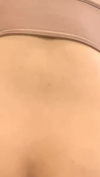 La matrigna milf tettona e gelosa la fa venire dentro il suo grosso cazzo sposato dopo aver fatto scopare le tette