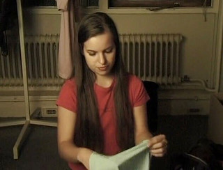 Flash Model Amateurs: Roztomilá teenagerka se baví při rozhovoru