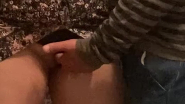 PriyaNaavya: Pussy Flash- uno sconosciuto si sditalina una troia in metropolitana