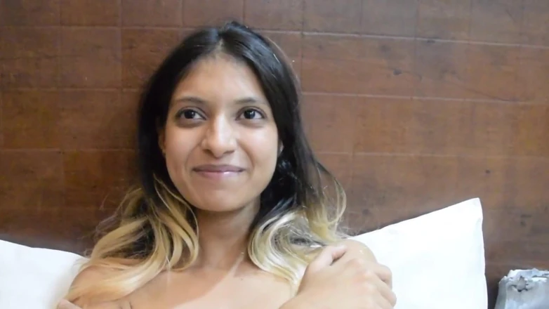 YourDickSucker: 我害羞的女友裸体时看起来很可爱