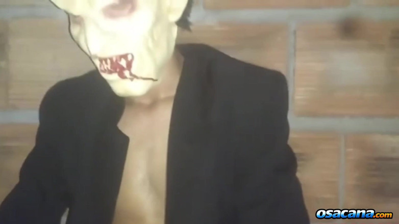 World Gay: Masturbace v strašidelném sklepě