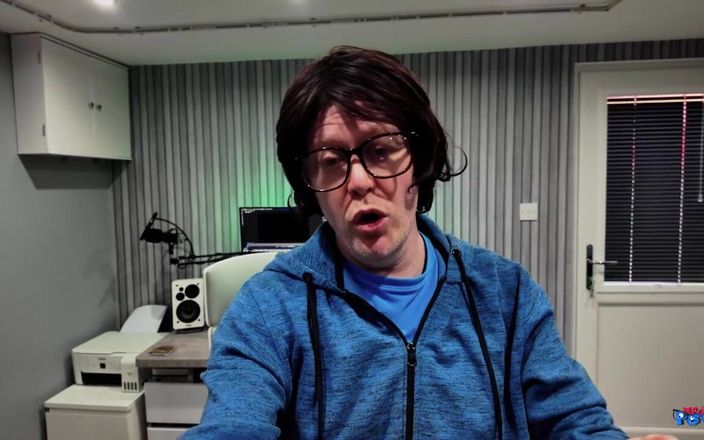 Nerd Pervert: Louise Lee - guzzles 2 nerd-pikken