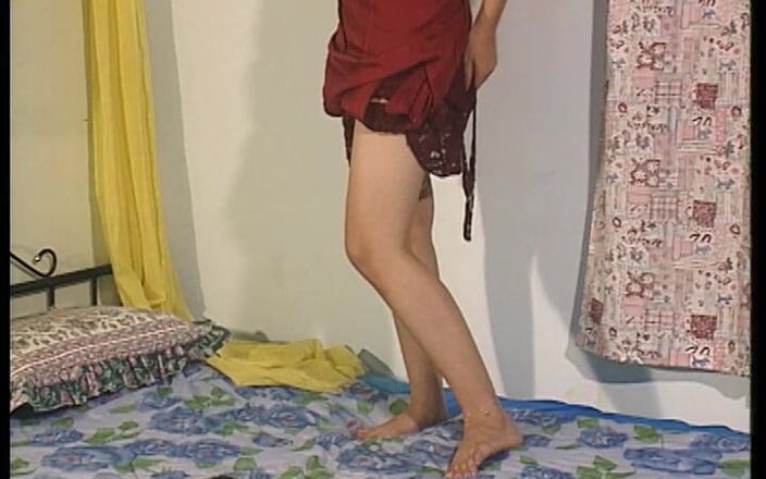 YOUR FIRST PORN: Si elegan wichs mit karotte lagi asik ngocok kontolnya pakai...