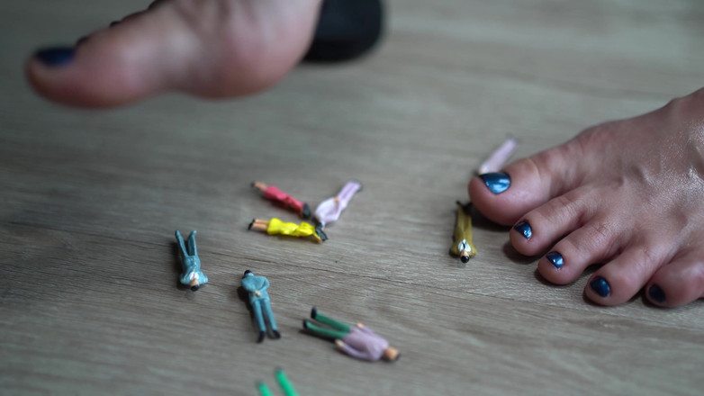 Hidi Heaventoosh: Călcând pe Little People cu My Barefeet