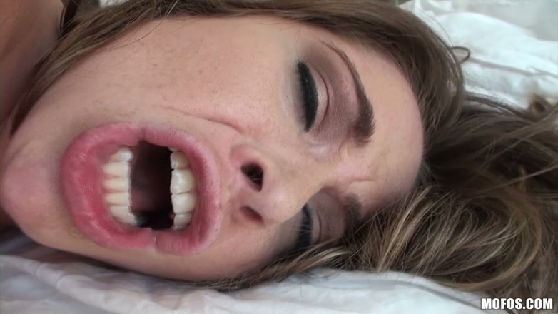 Lets try anal: アナルを試してみよう - ブルネットのシエラがチャドを初めてアナルに入れ、お尻を見せつける