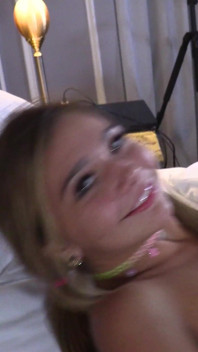 Mia Kay recebe uma gozada interna do padrasto