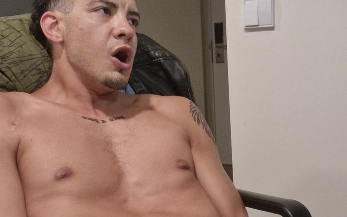 Fitguywithbigdick: Cummin Hard 13