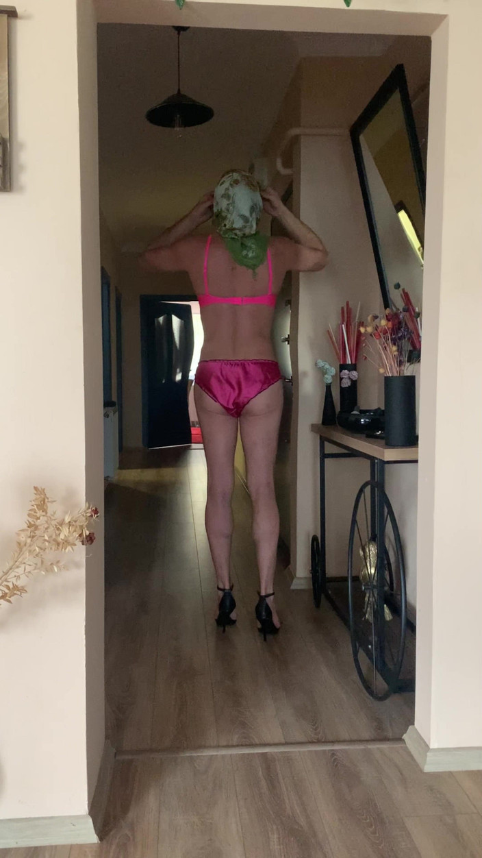 cd_aysemmm: Čekám na poslíčka s pizzou, doufám, že mě ošuká