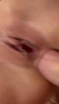 Cô ấy bị cắm lỗ bởi hai người đàn ông - cảnh 2