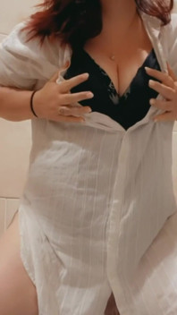 Rub My Pussy for You in the Fitting Room