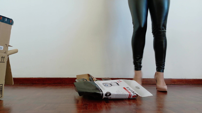 Kinky Lyrical: Stiletto's versus karton