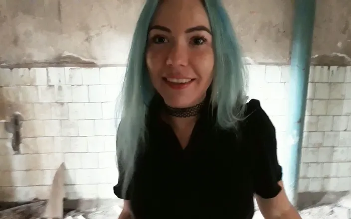 Blowjobs Alice: Fucking a tramp in an abandoned building