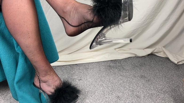 Mr MF: Mrs Mature Feet Giving You All a Very Sexy Shoe...