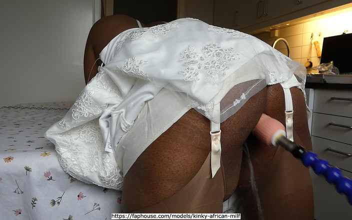 Kinky African MILF: Ми з весільною сукнею втрачаємо анальну невинність, частина 3