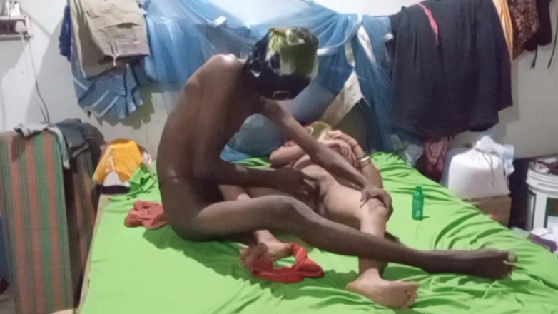 Bengaliauntykichut: Aku fingering memek tante tetanggaku dengan nikmat
