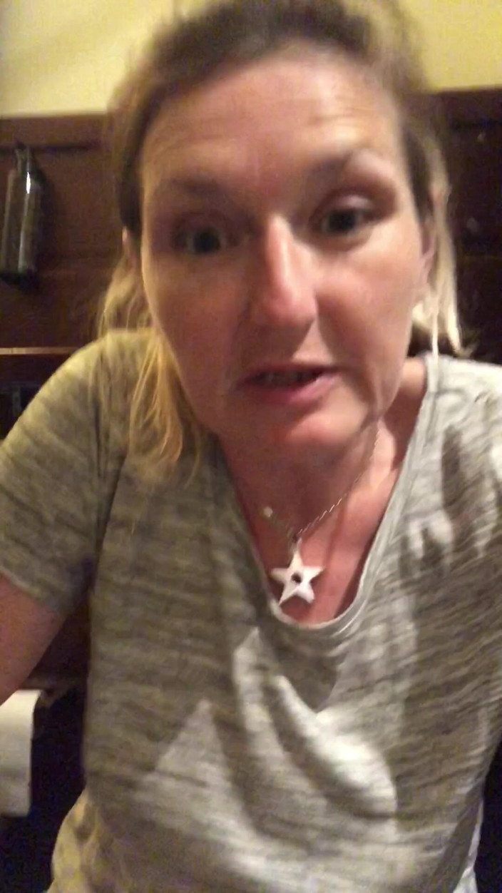 Pissing Paradise: Téměř byla chycena cizincem