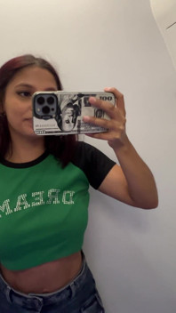 Pelacur latina yang suka pamer badan di pesawat