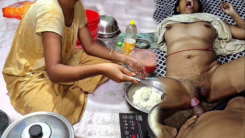 Sexyquine: 印度德西女孩在做饭时用紧致的阴户做爱自拍视频