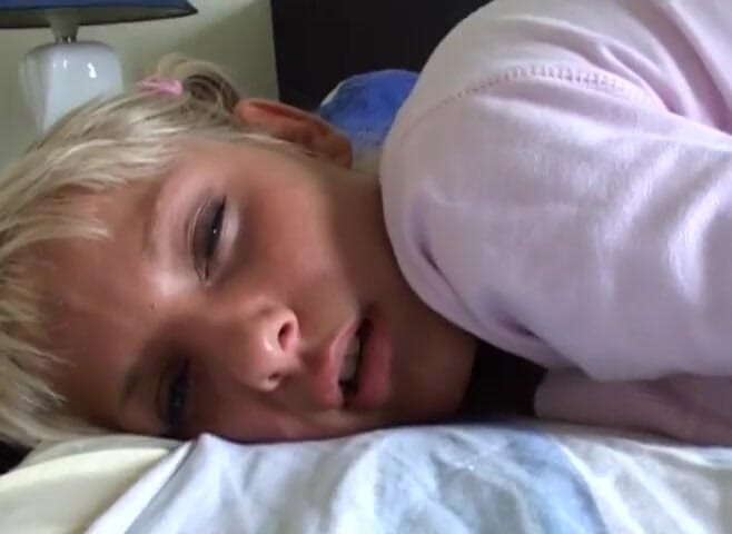 German Fuck Movie: Moje přítelkyně mě prstila do zadku
