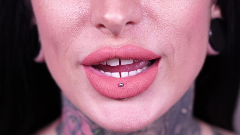 The Flourish XXX: Mamă sexy Kristi Kream umplută cu spermă de Devin Drills