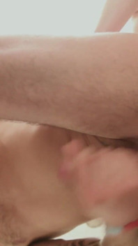 Theo Reid & Dan Broughton, ontspannende seks in een bubbelbad, met de romantische kaarsen