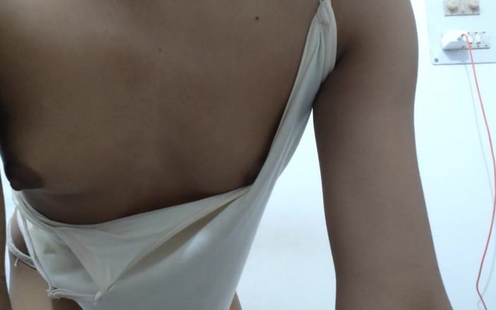 desigirl93: Індійський дезі коледж, вірусне відео mms, дуже гаряча студентка, дуже жорстко трахає дівчину-тінку, перший раз, анальний отвір, тугу пизду жорстко облизують