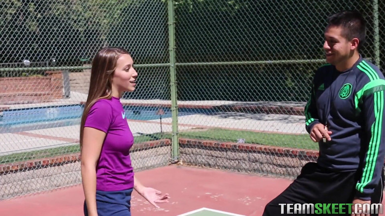 Team Skeet: La bella ragazza atletica lascia che il suo allenatore si...