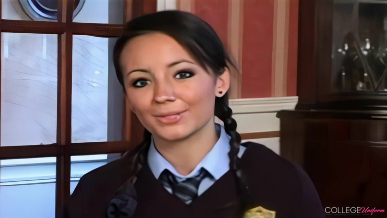 College Uniform: Temu bual yang menampilkan Rachael B